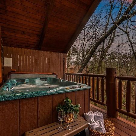 Log Cabin, Hot Tub, Fireplace, Pool Table & Views! Севьервилл Экстерьер фото