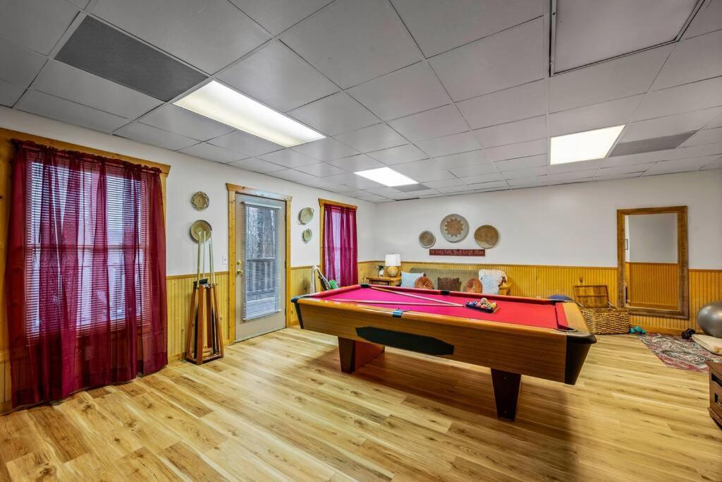 Log Cabin, Hot Tub, Fireplace, Pool Table & Views! Севьервилл Экстерьер фото
