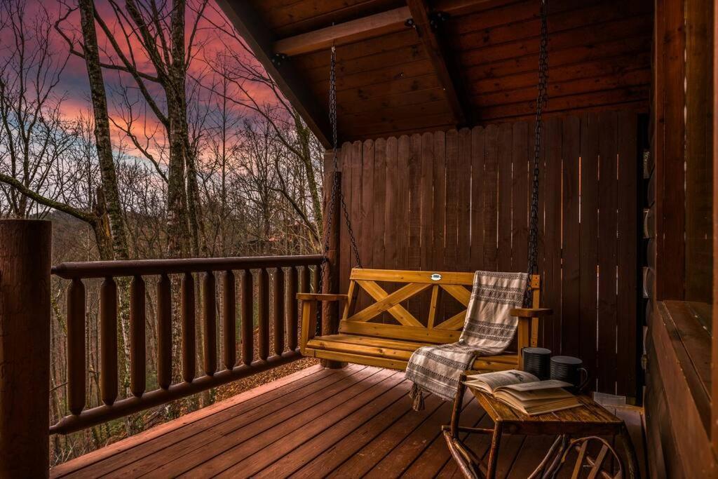 Log Cabin, Hot Tub, Fireplace, Pool Table & Views! Севьервилл Экстерьер фото