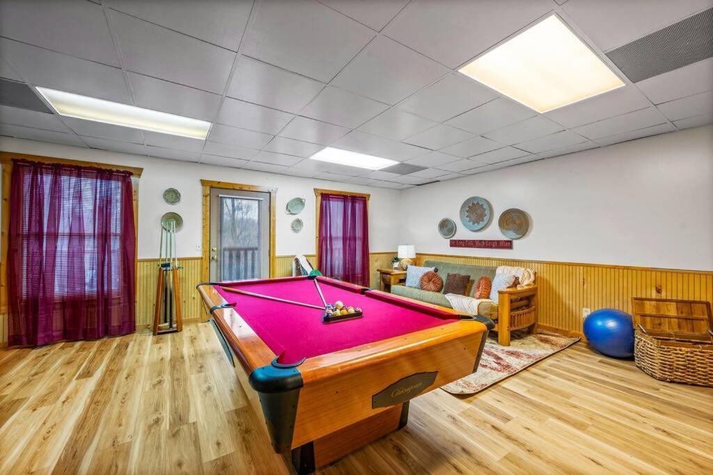 Log Cabin, Hot Tub, Fireplace, Pool Table & Views! Севьервилл Экстерьер фото