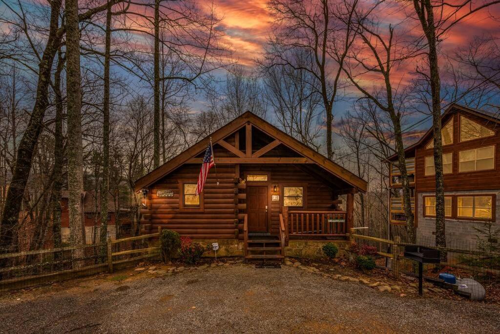 Log Cabin, Hot Tub, Fireplace, Pool Table & Views! Севьервилл Экстерьер фото