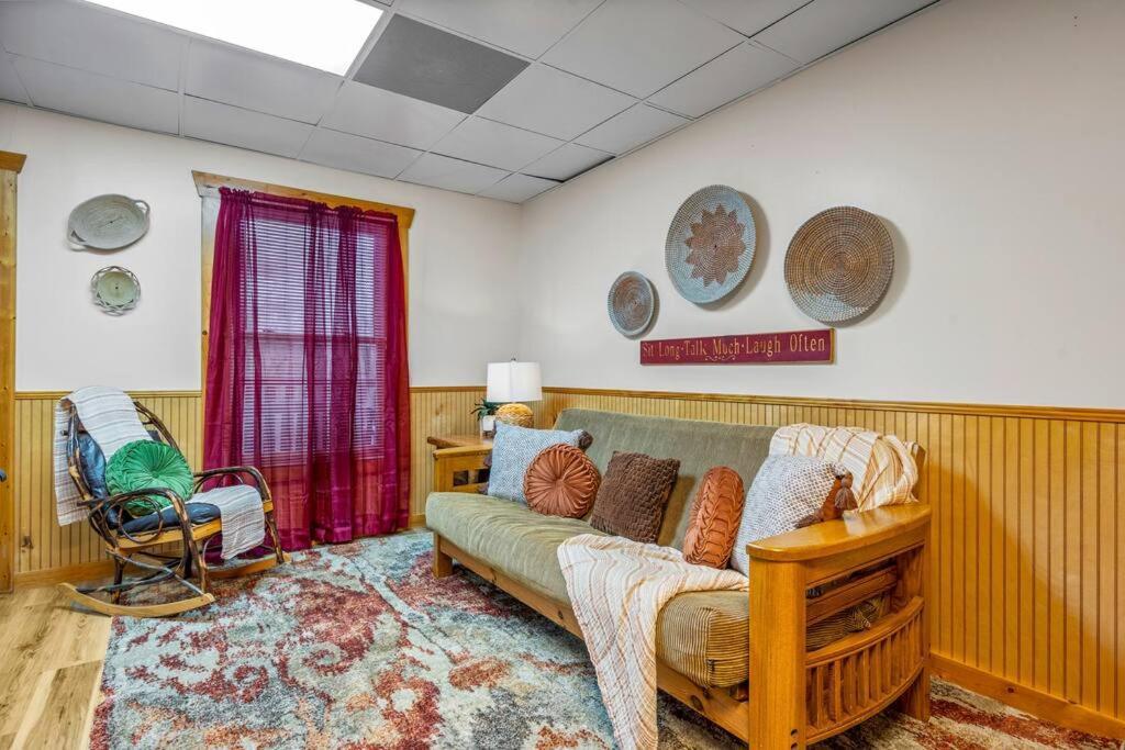 Log Cabin, Hot Tub, Fireplace, Pool Table & Views! Севьервилл Экстерьер фото