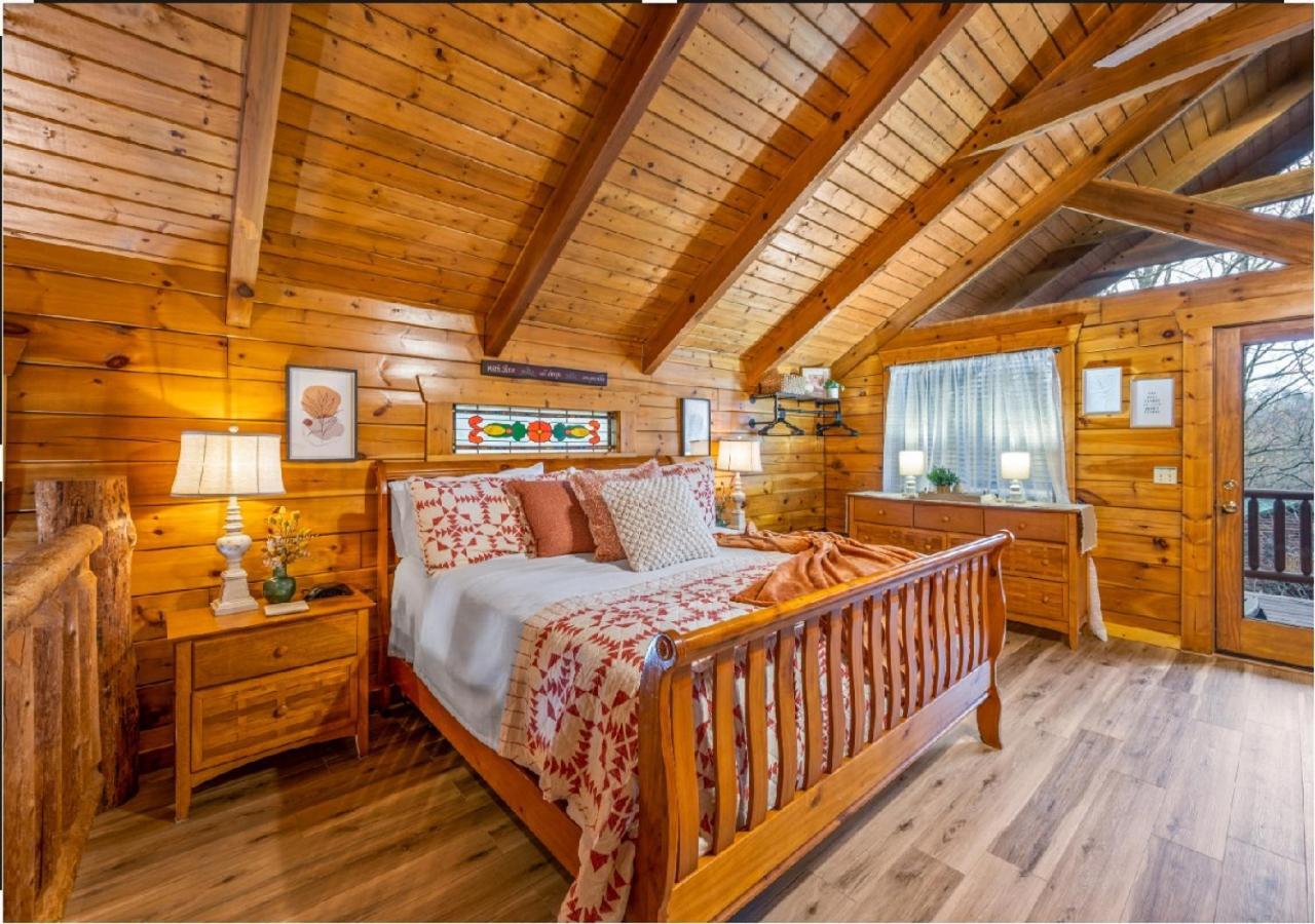 Log Cabin, Hot Tub, Fireplace, Pool Table & Views! Севьервилл Экстерьер фото
